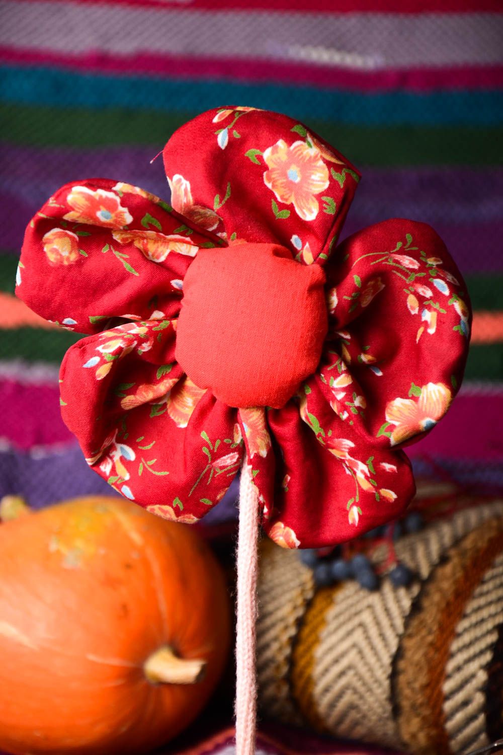 Handmade grelle rote Deko Blume Wohn Accessoire künstliche Blume aus Stoff  foto 2