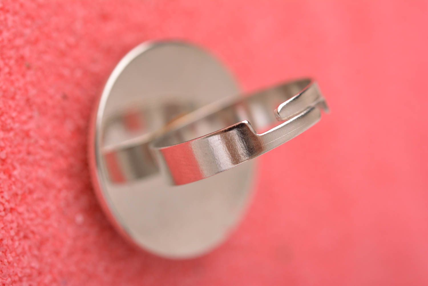 Кольцо ручной работы кольцо из эпоксидной смолы женское кольцо Анютины глазки фото 4