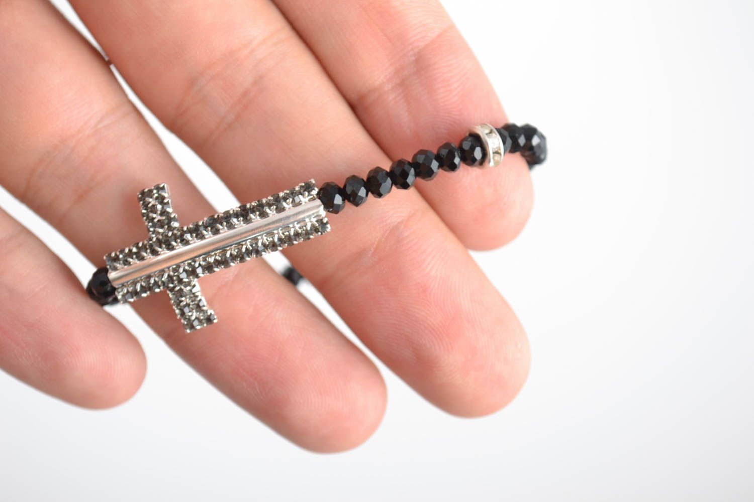 Bracelet noir Bijou fait main Accessoire femme croix élastique perles cristal photo 5
