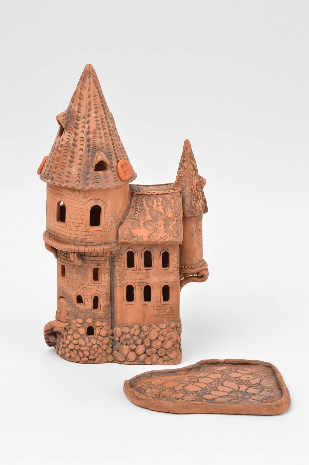 Керамический подсвечник в виде замка из красной глины ручной работы для декора фото 4