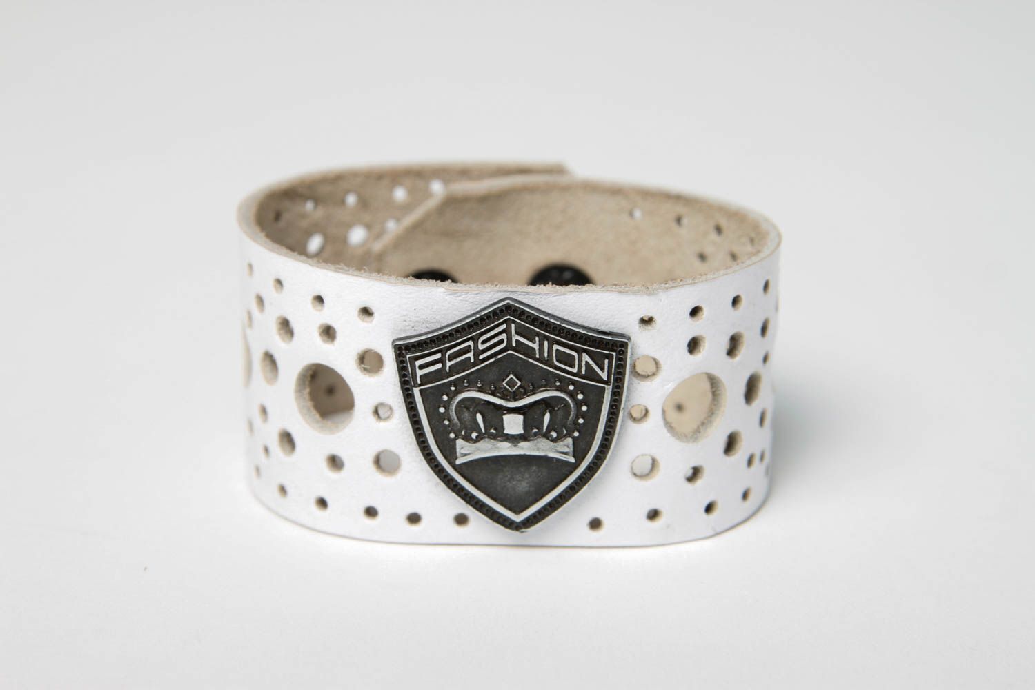 Bracelet cuir Bijou fait main blanc Accessoires design large ajouré métal photo 3
