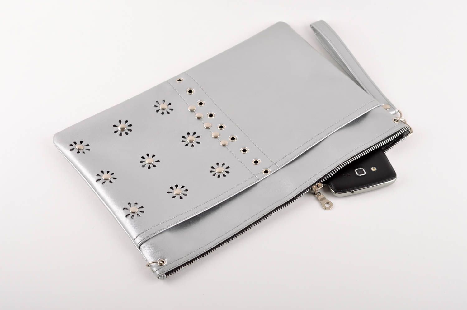 Bolso de mano plateado clutch cartera hecho a mano accesorio de moda elegante foto 1