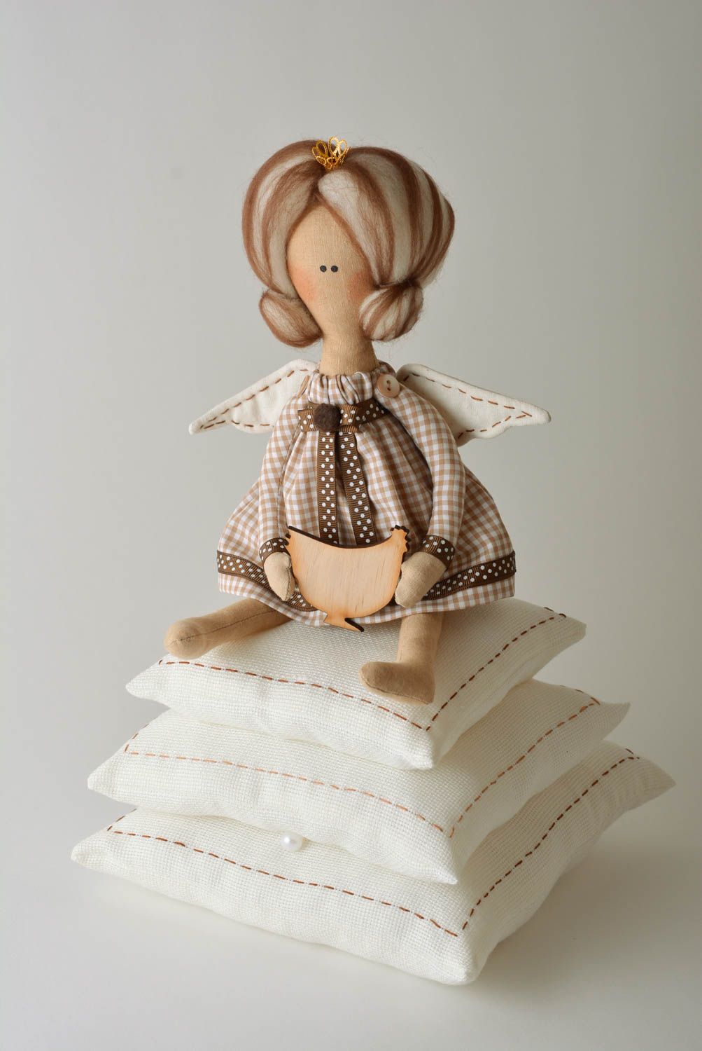 Poupée Princesse au petit pois en lin et coton faite main originale décorative photo 1
