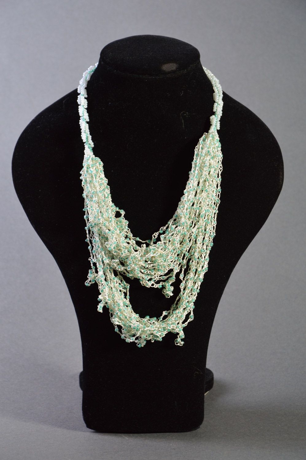 Long collier en perles de rocaille multirang blanc-bleu original fait main photo 3