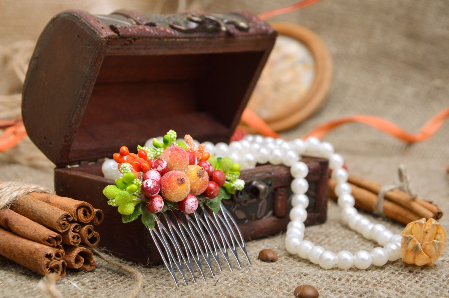 Modischer eleganter origineller handmade Haarkamm in Rosa mit Beeren für echte Damen  foto 1