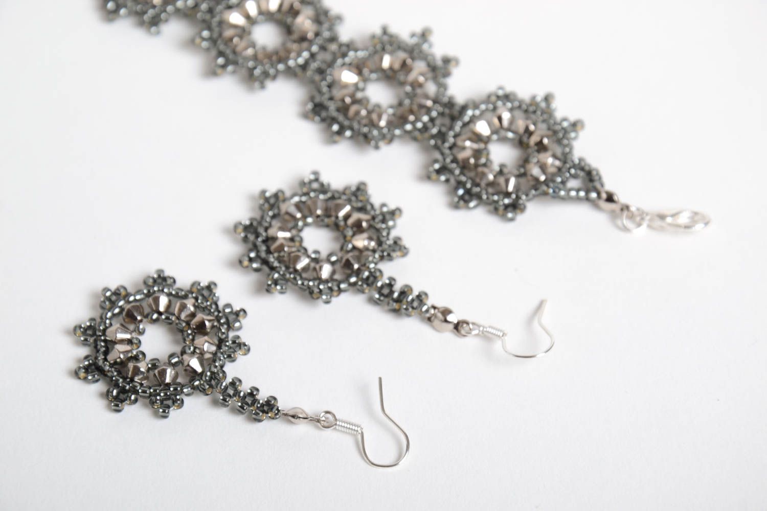 Beautiful handmade jewelry set beaded bracelet beaded earrings fashion tips photo 5
