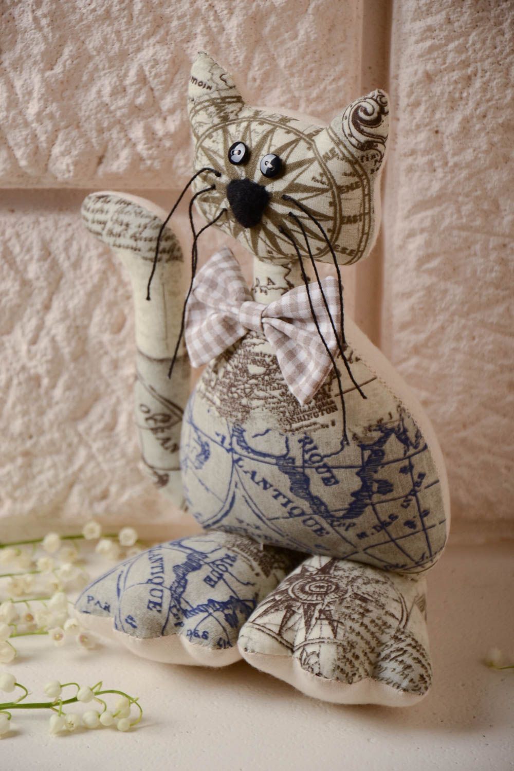 Künstler handmade Kuscheltier Katze aus Baumwolle weich schön für Kleinkinder und für Interieur foto 1
