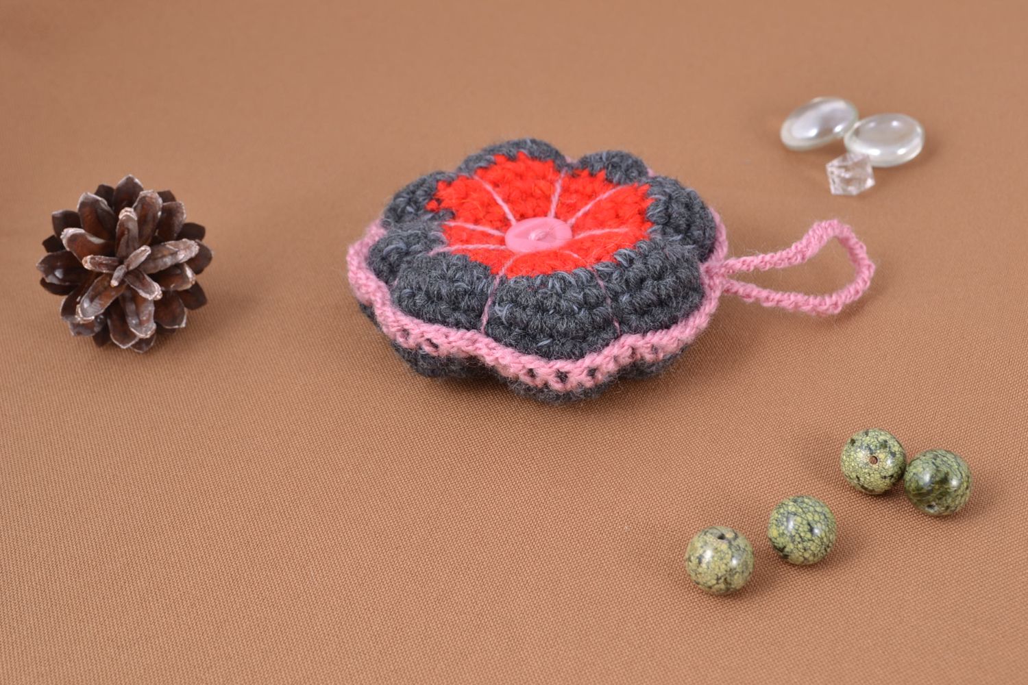 Petit jouet mou décoratif original tricoté à accrocher fait main Fleur photo 1
