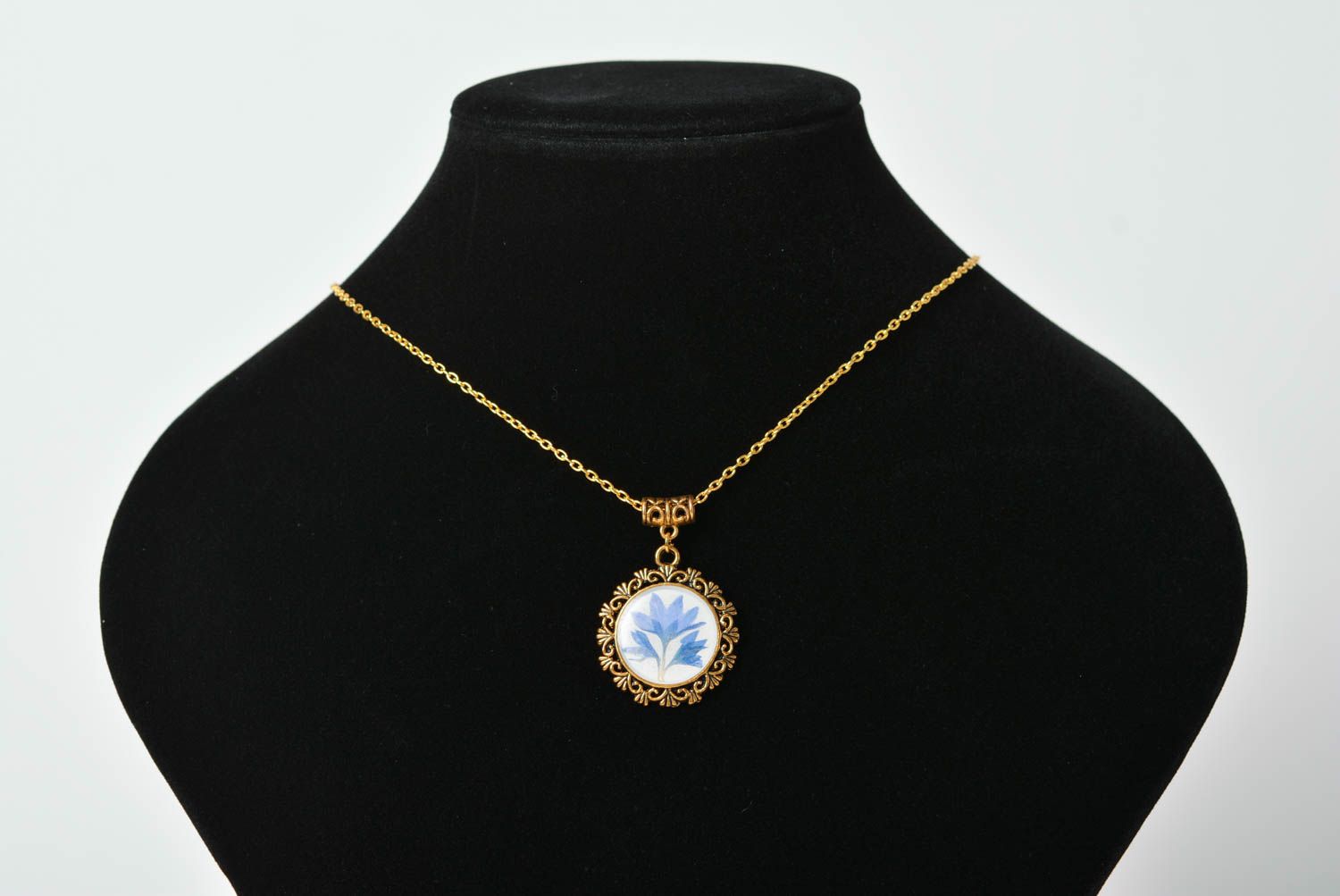 Handmade designer vintage round pendant with blue dried flower in epoxy resin photo 2