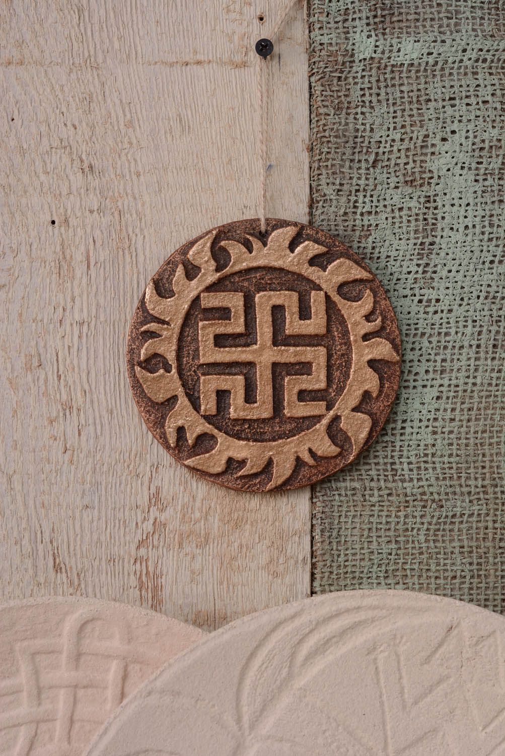 Prato talismã artesanal para o interior de barro e decorado com potala Rodovik foto 3