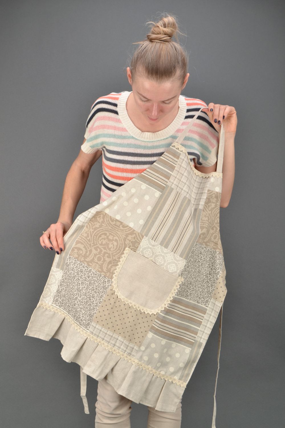 Cotton and polyamide apron with lace photo 2