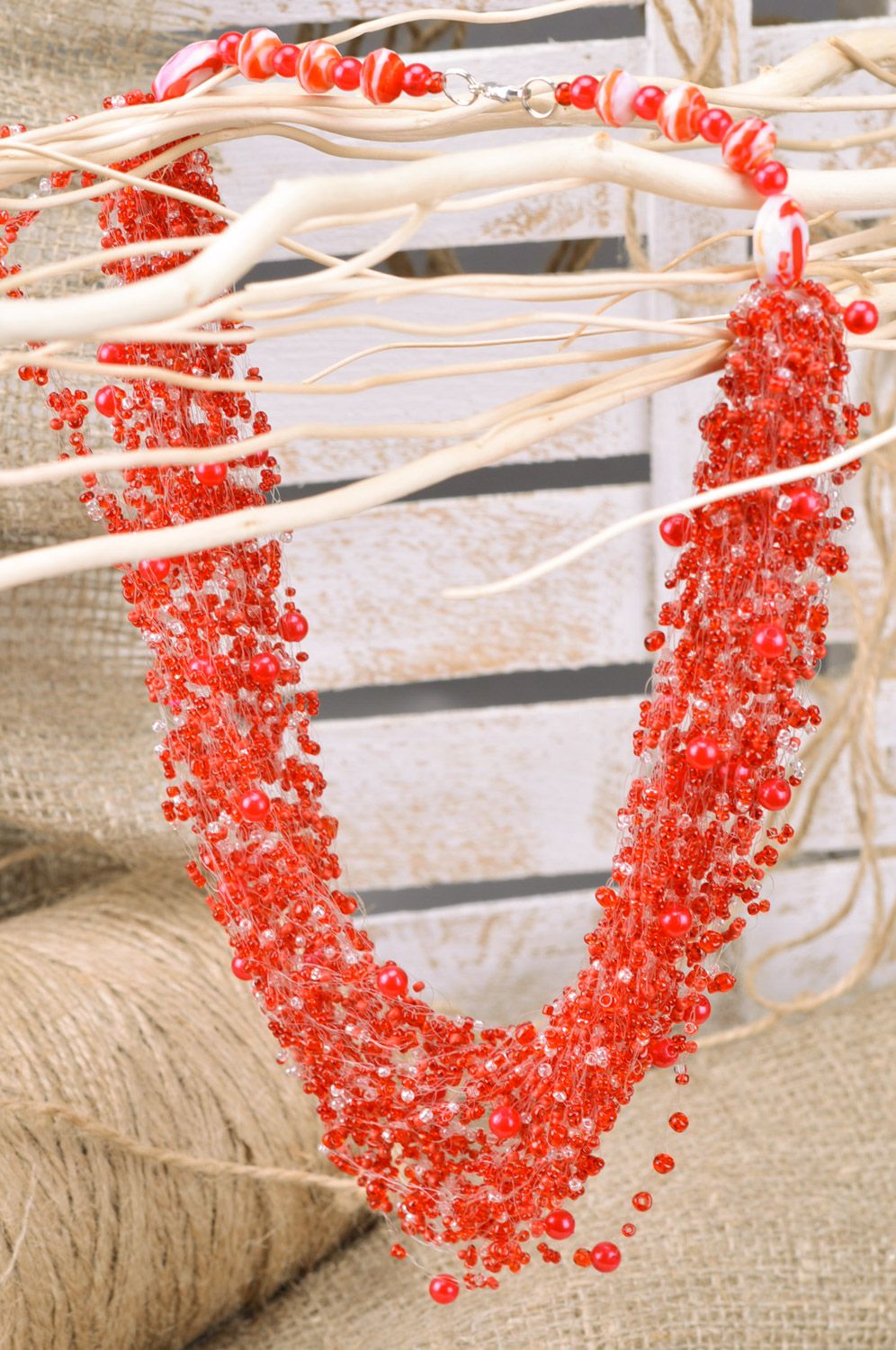 Grand collier de perles de rocaille rouge volumineux bijou original fait main photo 1