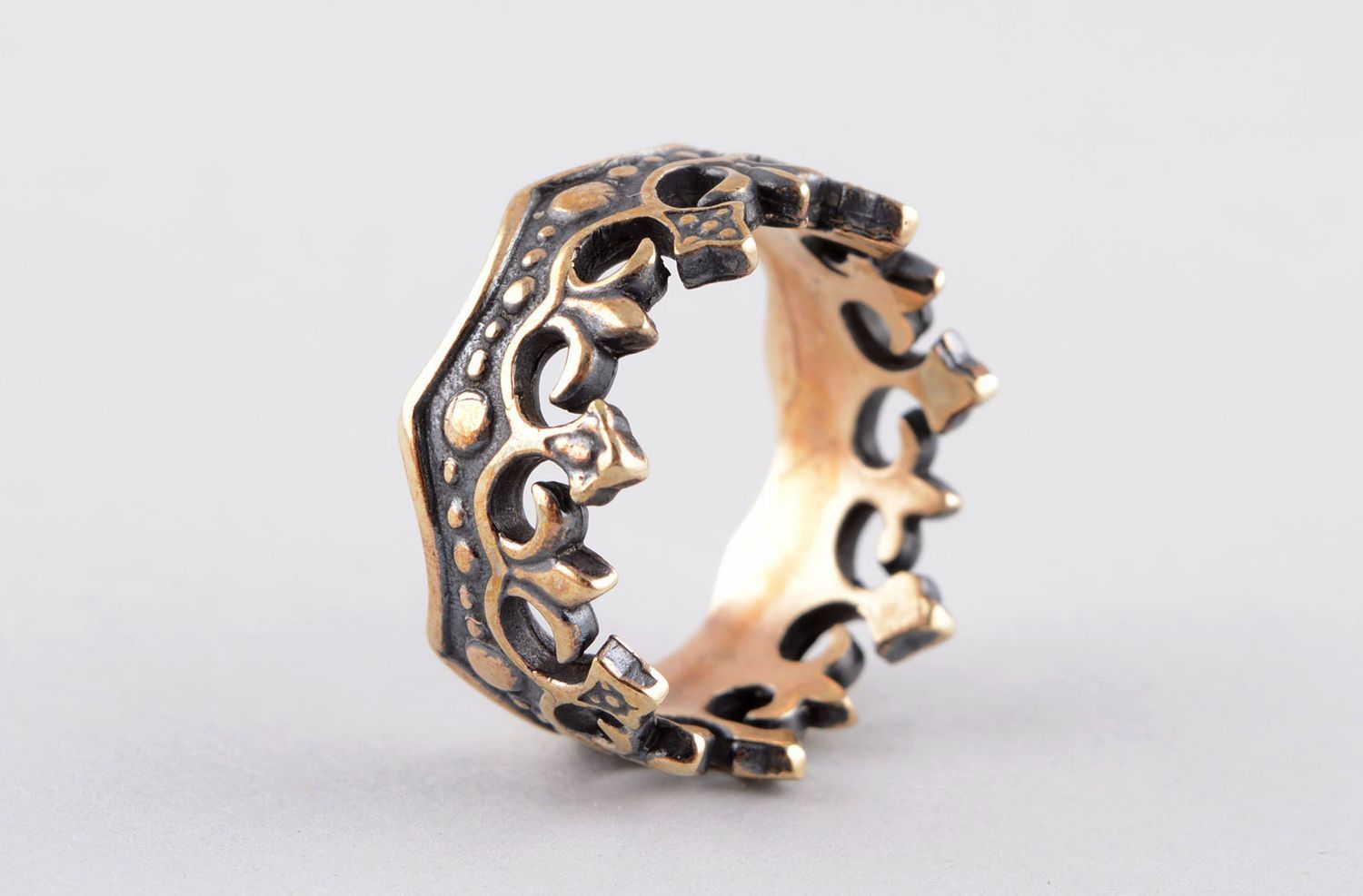 Кольцо ручной работы бронзовое кольцо почерненное женское кольцо оригинальное фото 2