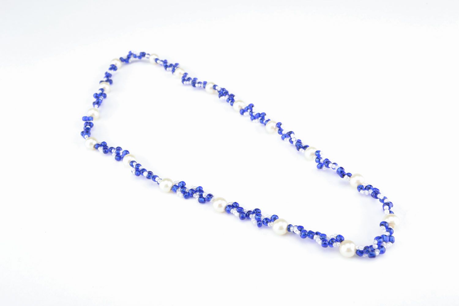 Blue and white beaded necklace photo 3