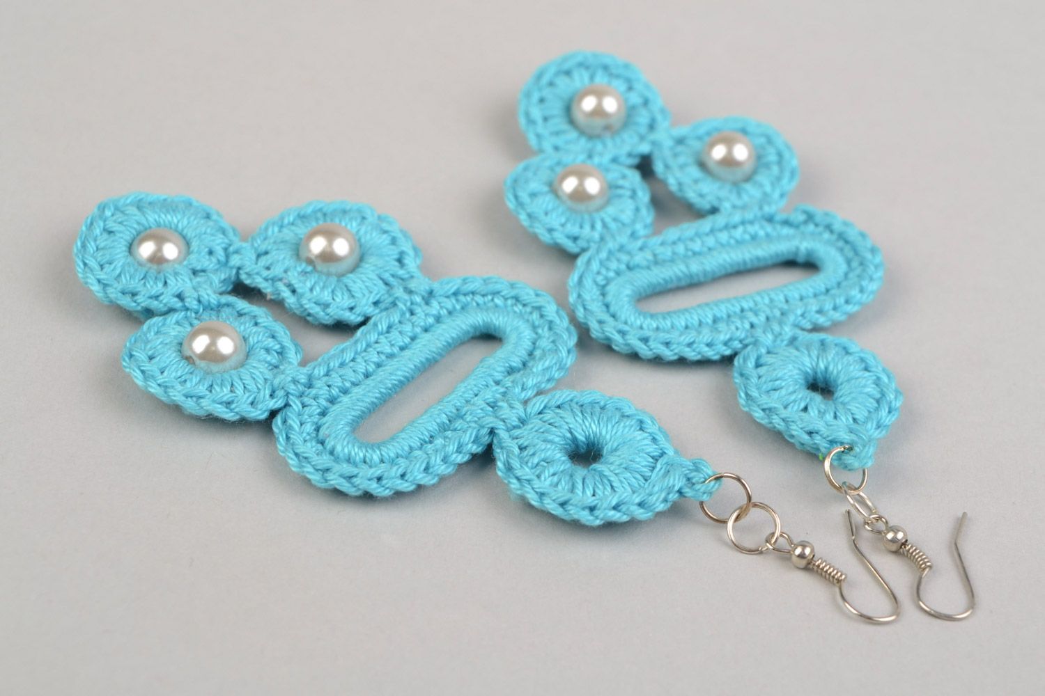 Boucles d'oreilles et bracelet textiles fils de coton bleu ciel faits main photo 5