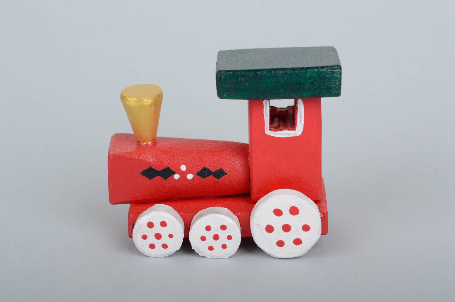 Игрушка ручной работы игрушка из дерева локомотив фигурка из дерева маленькая фото 3