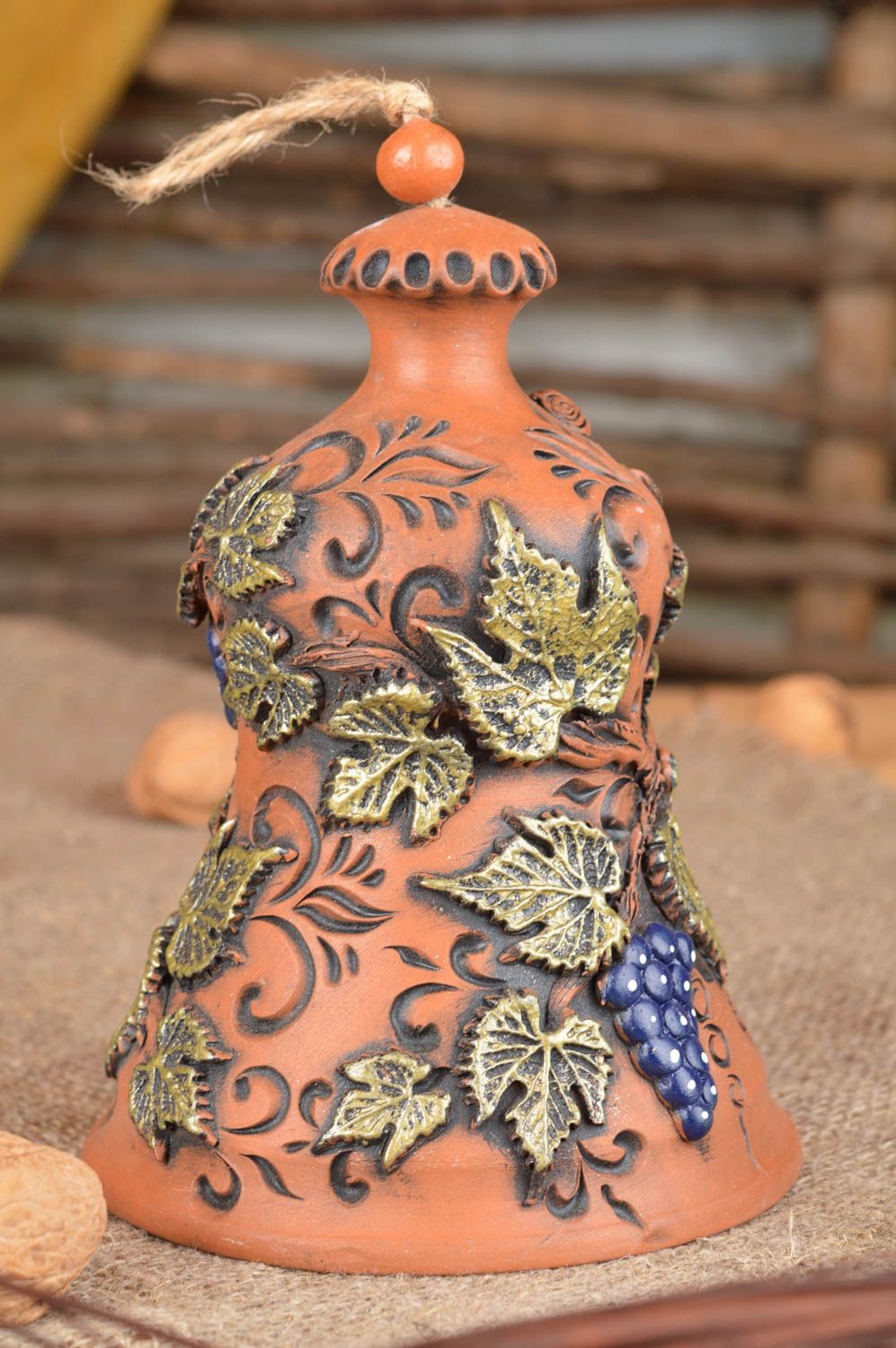 Керамический колокольчик с росписью из красной глины для декора ручная работа фото 1