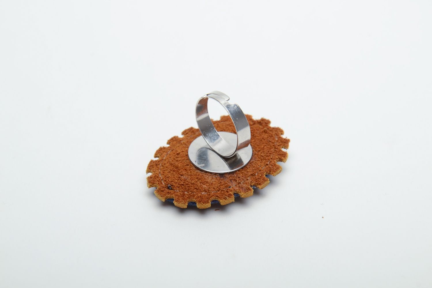 Кольцо с вышивкой гладью нитками мулине Цветок фото 4
