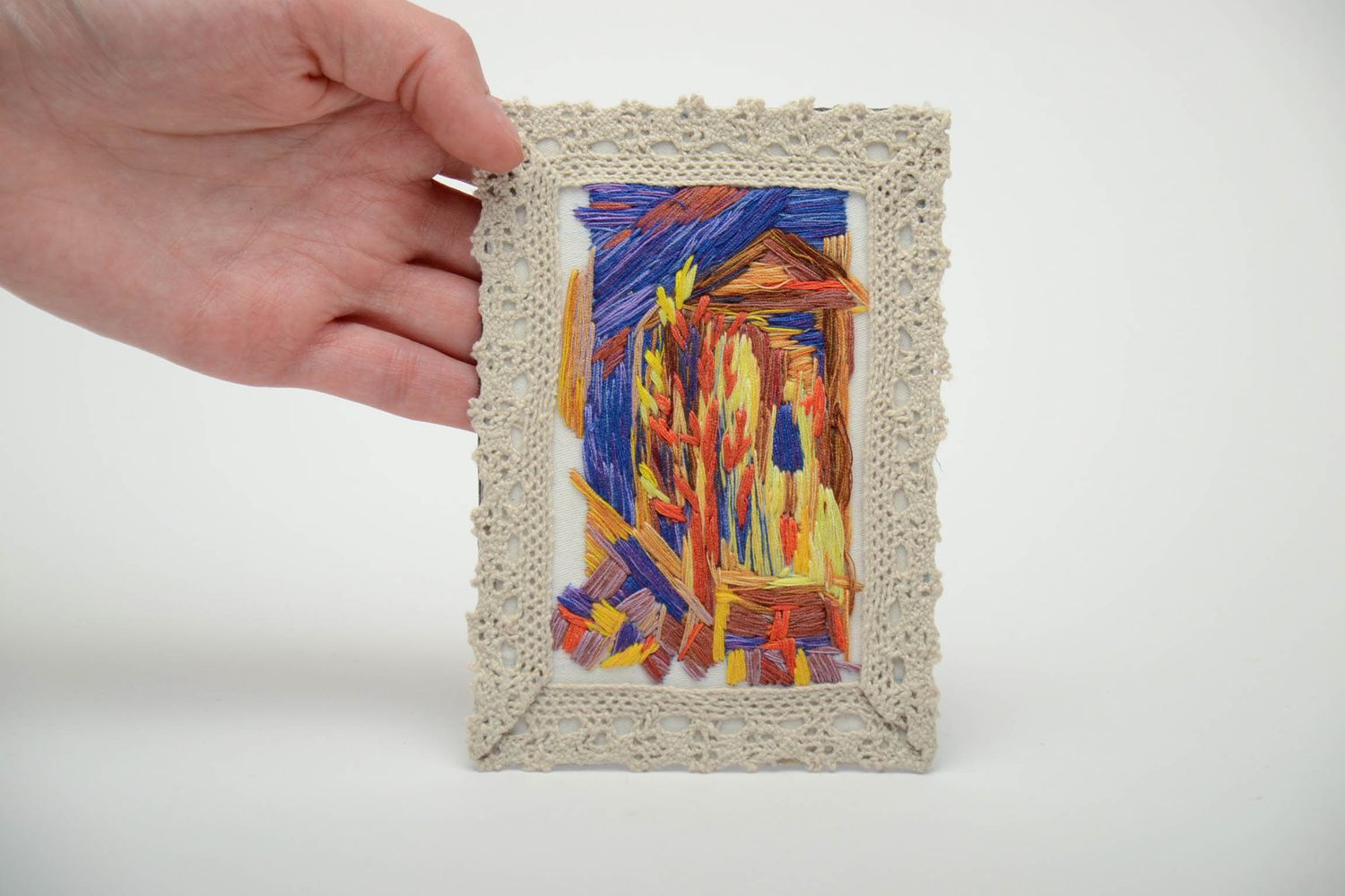 Embroidered picture-fridge magnet in lacy frame photo 5