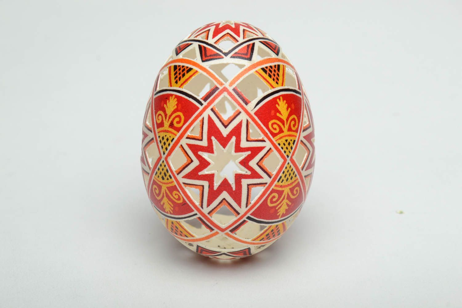 Lacy painted Easter egg photo 2