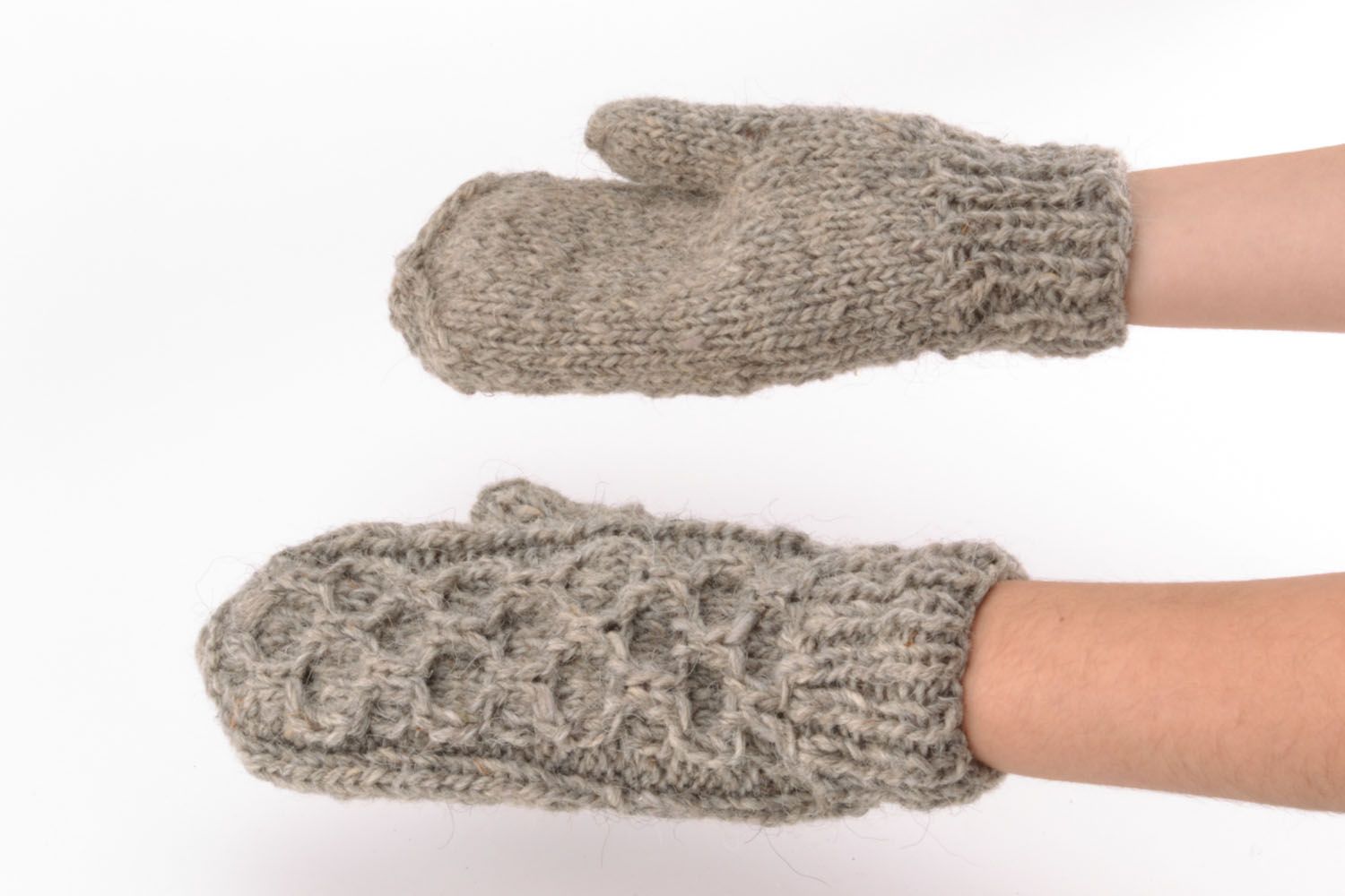 Grey woolen mittens photo 5