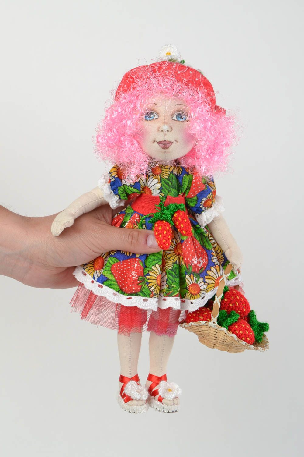 Кукла для интерьера и детей тканевая мягкая игрушка ручной работы Клубничка фото 2