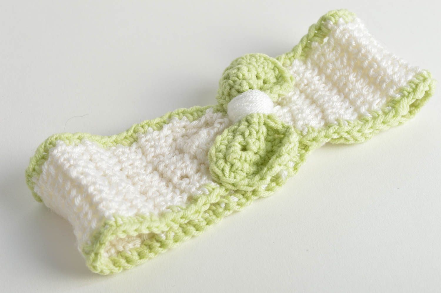 Bandeau tricoté pour enfant fait main au crochet blanc-vert avec noeud photo 3