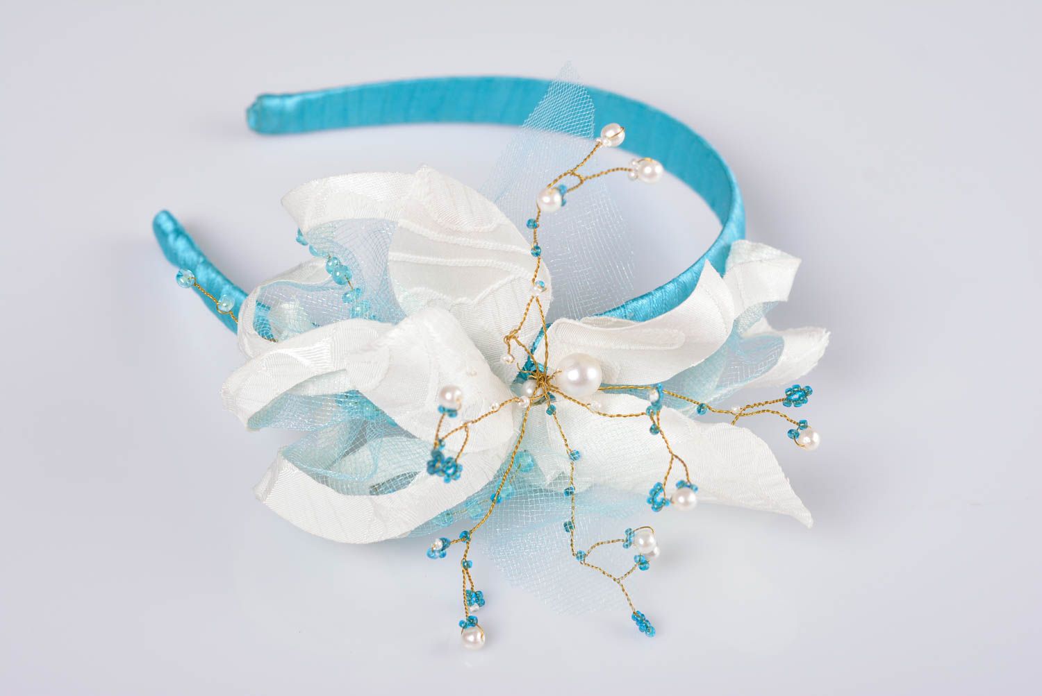 Serre-tête fleurs en foamiran et tissus fait main accessoire blanc bleu photo 1