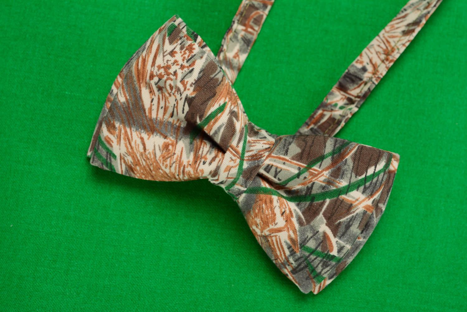 Gravata-borboleta feita à mão de tecido Oxford De caça foto 3