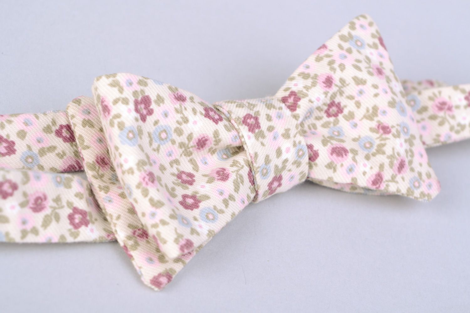 Handmade bow tie sewn of American cotton with lilac flower pattern unisex photo 5