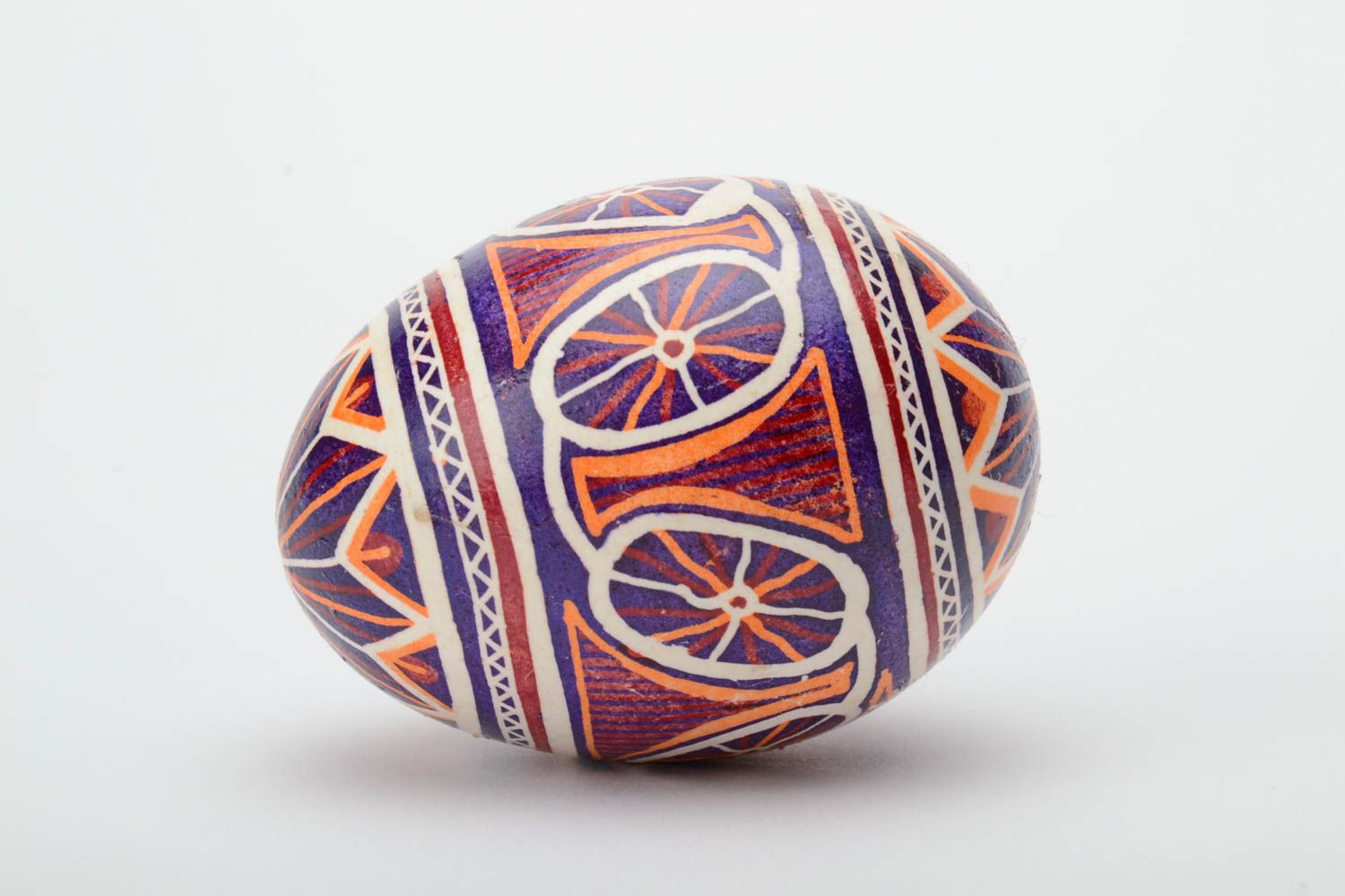 Ostern Dekor buntes bemaltes Osterei aus Hühnerei mit Musterung handmade schön foto 3
