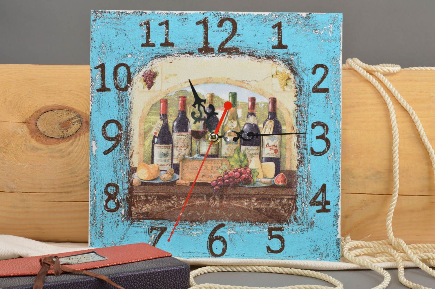 Horloge murale carrée en bois faite main originale bleue serviettage Vin photo 1
