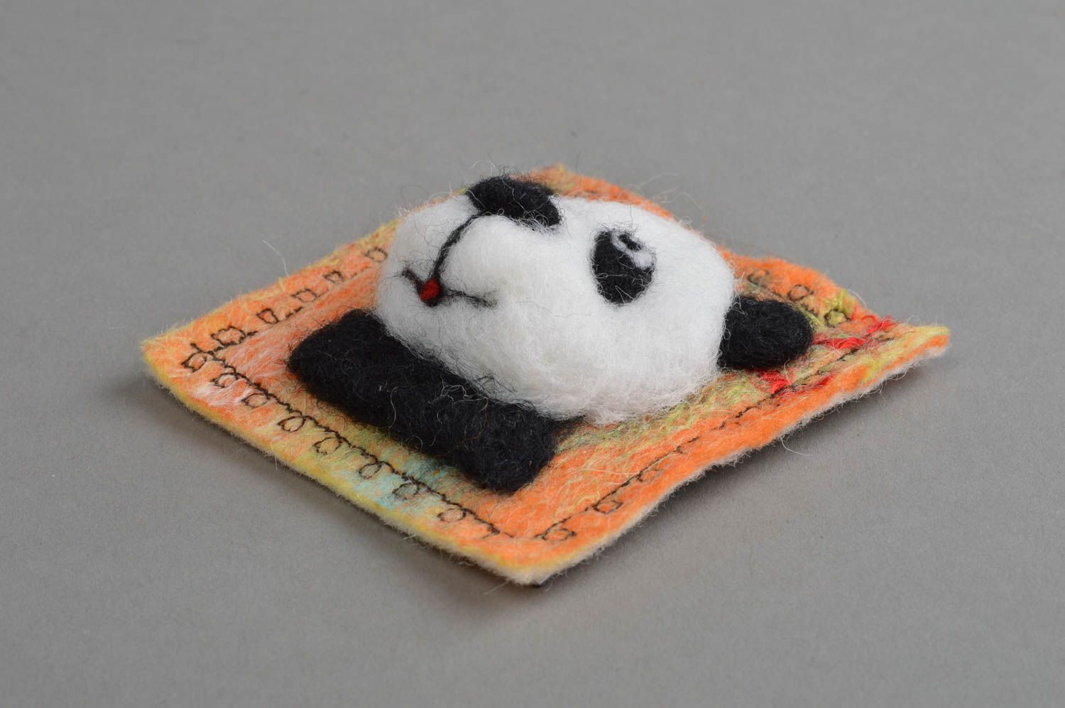 Aimant de réfrigérateur panda fait main en laine petit accessoire original photo 2
