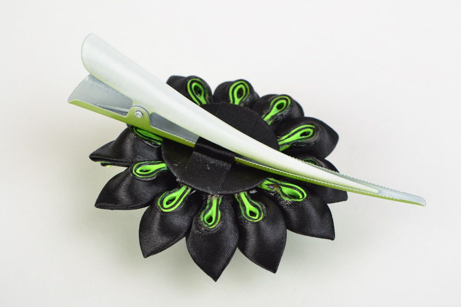 Handmade kanzashi flower hair clip of black and lime colors photo 4