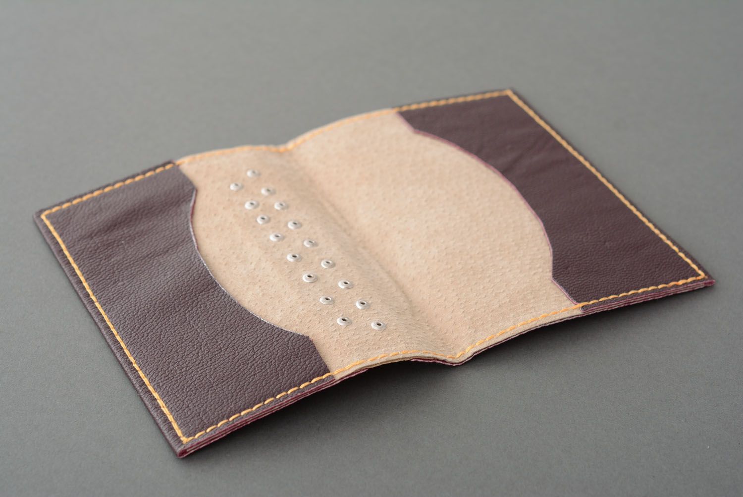 Capa para passaporte de couro feita à mão Chocolate foto 3