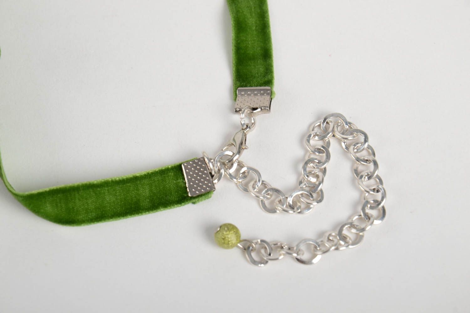 Колье из бусин украшение ручной работы необычное зеленое ожерелье из бусин фото 4