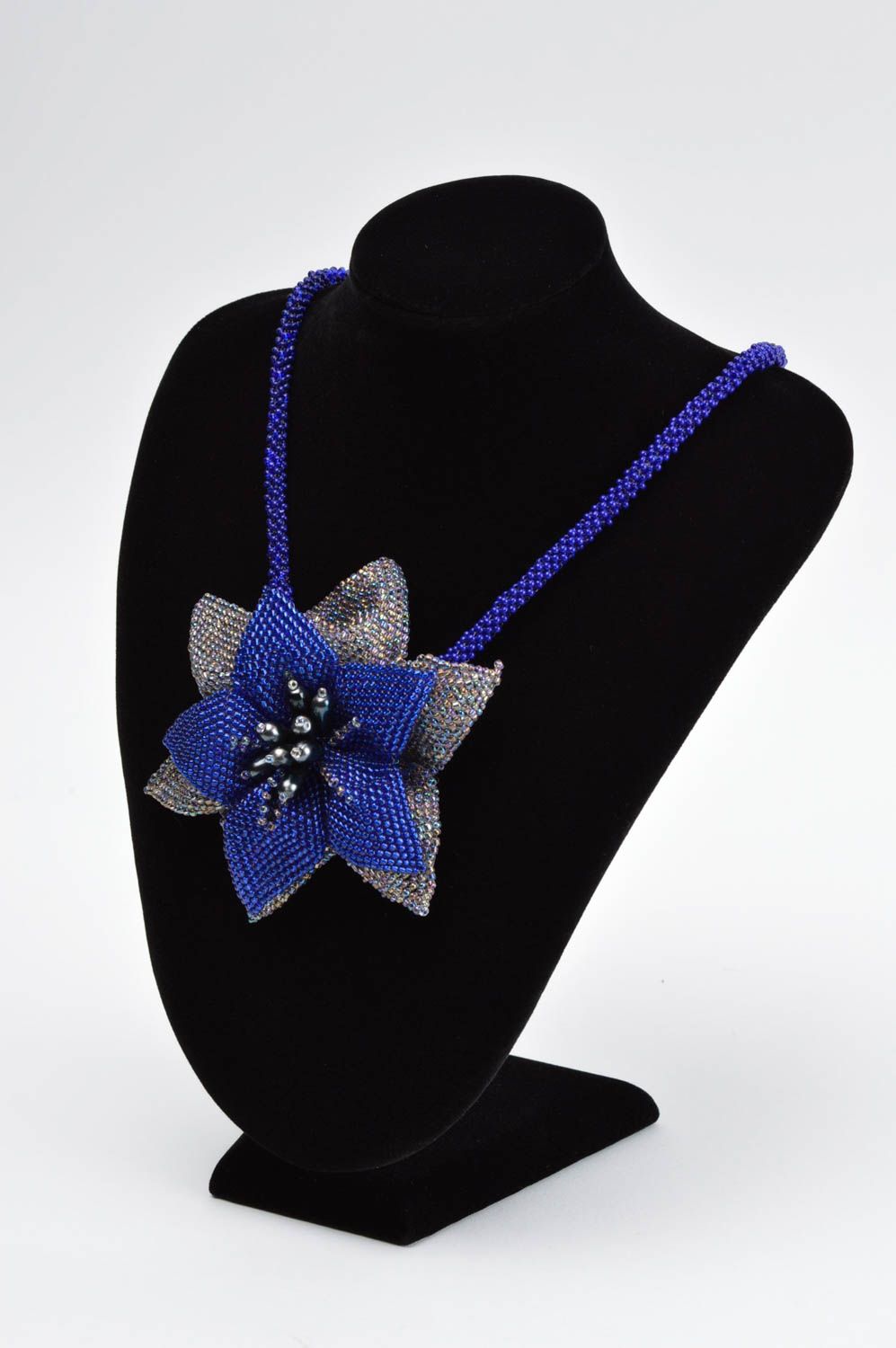 Колье из бисера бижутерия ручной работы синее авторское украшение с цветком фото 1