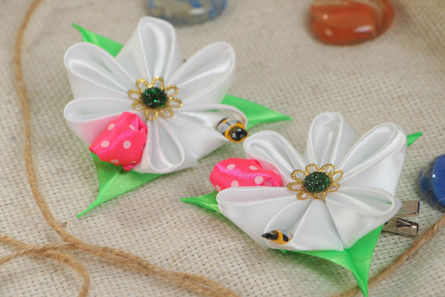Set of handmade white satin ribbon flower hair clips 2 pieces for children photo 1