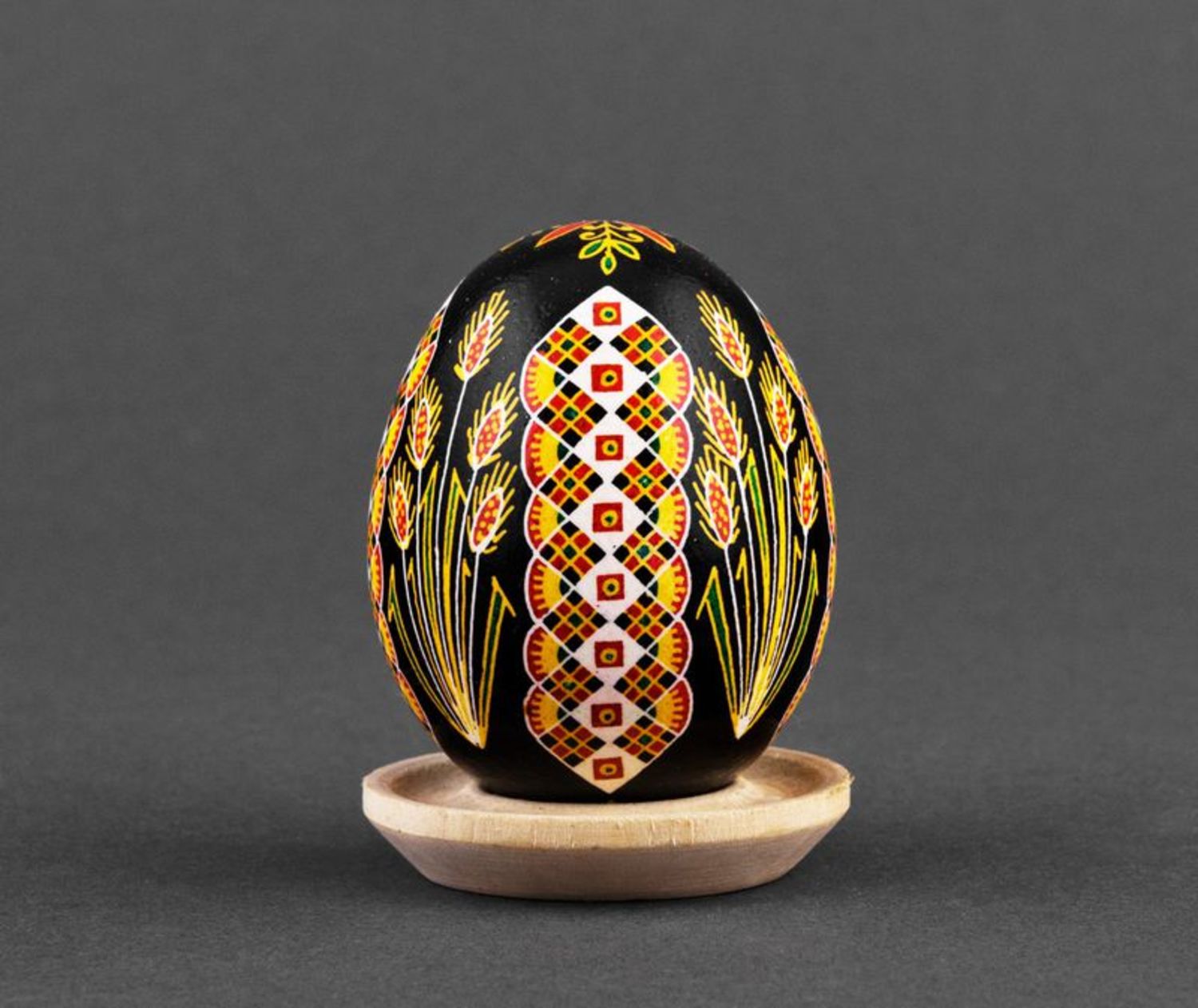 L'uovo dipinto per Pasqua Uovo pasquale decorativo Uovo-simbolo di festa  foto 3