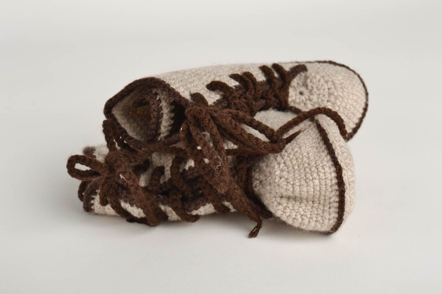 Handgefertigte Schuhe gehäkelte Babyschuhe Geschenke für Kleinkinder in Beige  foto 4