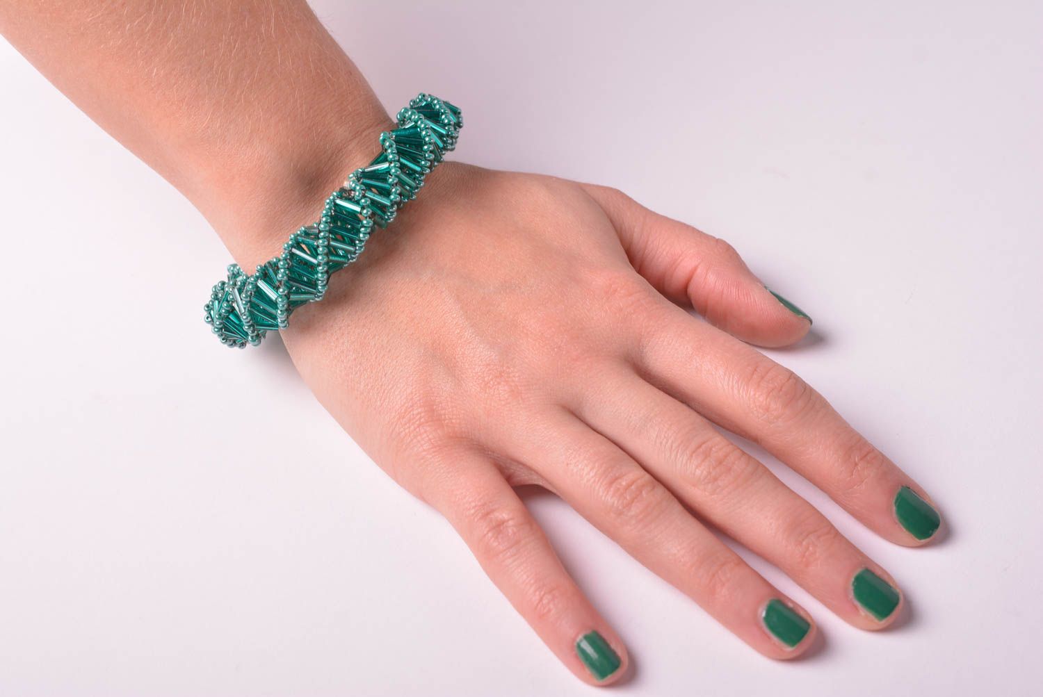 Браслет из бисера хэнд мэйд модный браслет зеленый стильное украшение из бисера фото 1