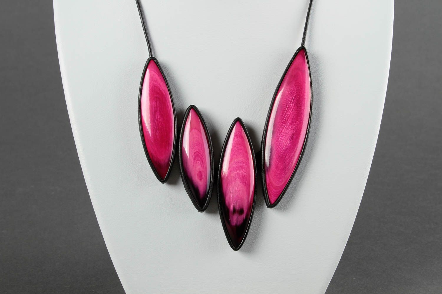 Collier cuir original Bijou fait main rose design Accessoire pour femme  photo 2