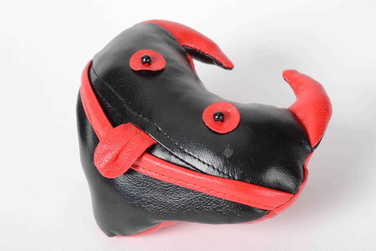 Handmade schwarzes Kuscheltier Herz aus Leder Haus Deko kreatives Spielzeug  foto 2