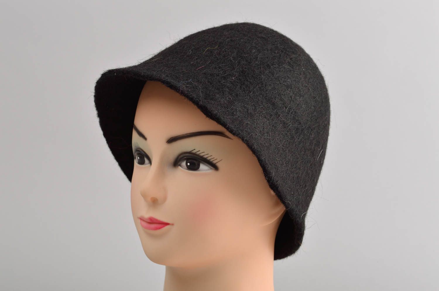 Chapeau en laine noir Chapeau fait main chaud feutrage Vêtement femme cadeau photo 1