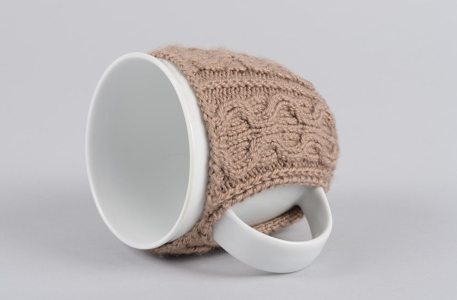 Чайная чашка ручной работы кружка в вязаном чехле сером глиняная чашка фото 3