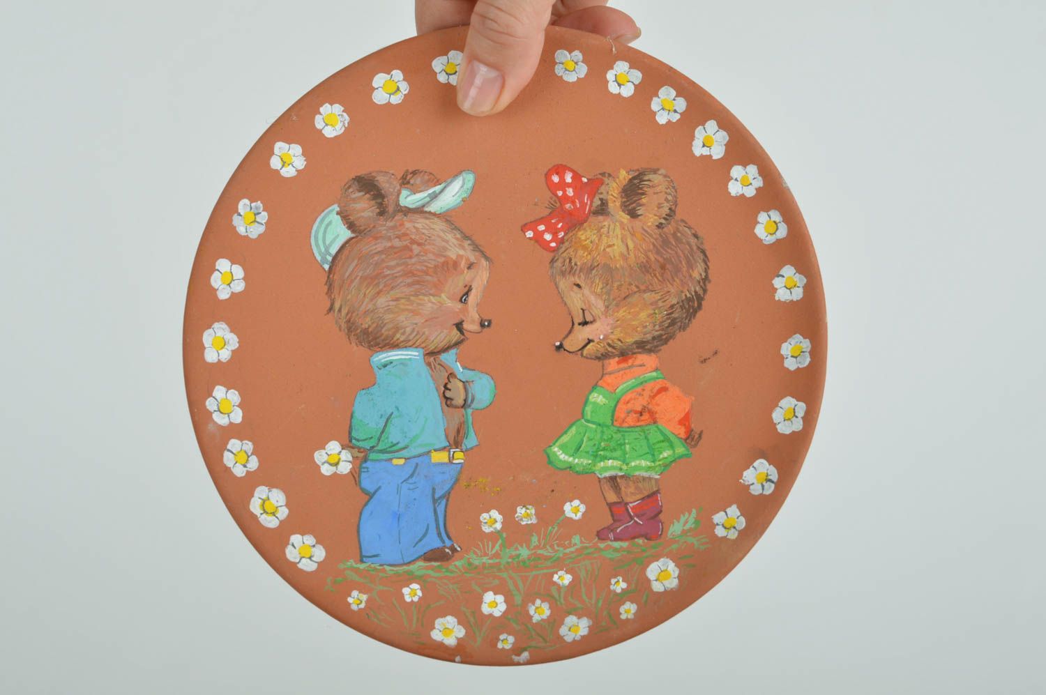Тарелка из глины расписанная акриловыми красками с рисунком мишек ручной работы фото 3