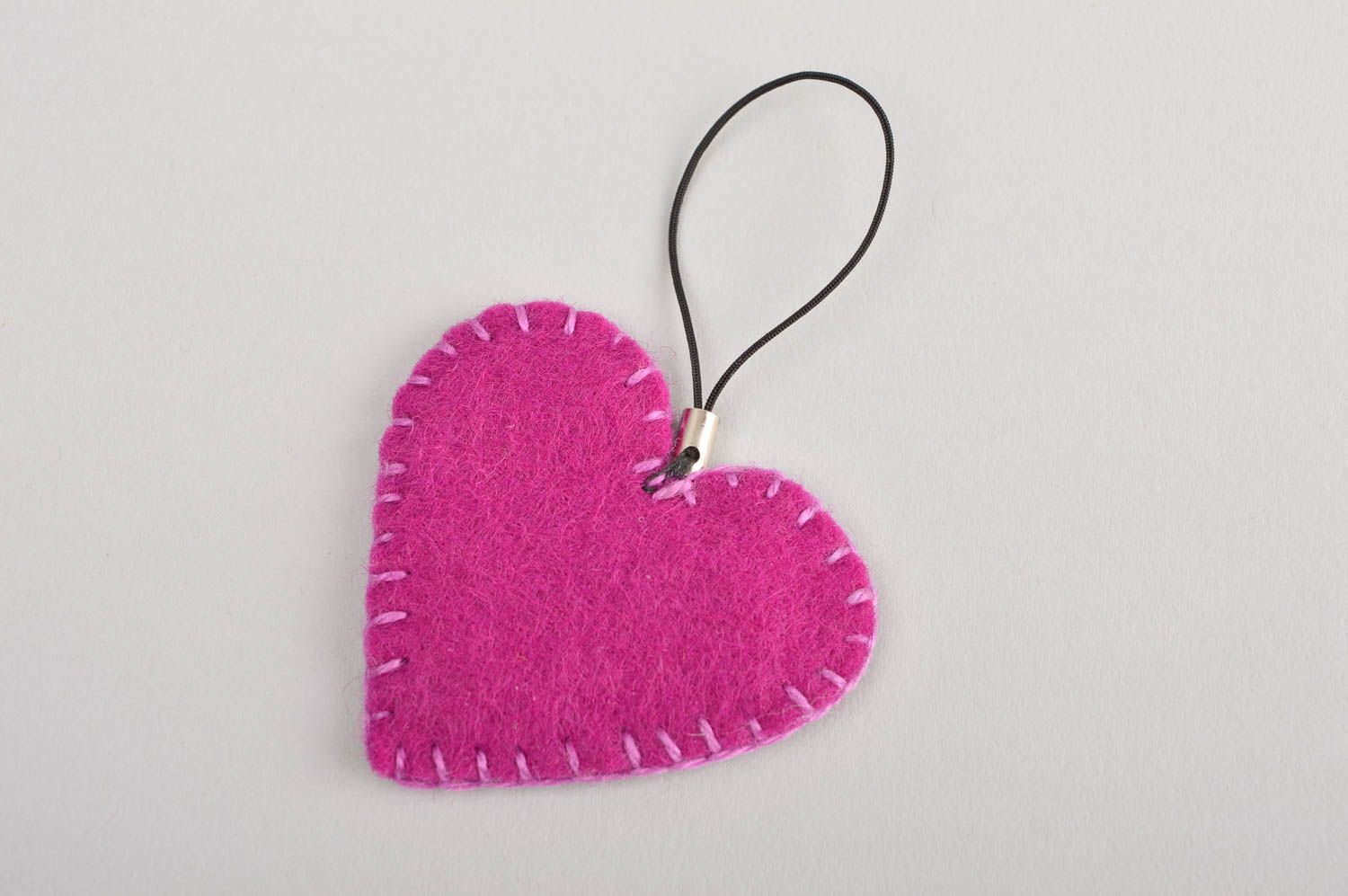 Подарок ручной работы брелок на телефон брелок для ключей розовое сердечко фото 2
