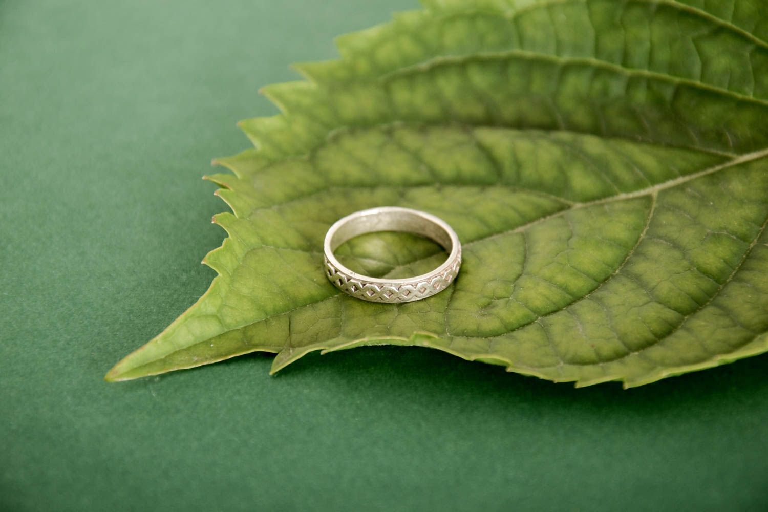 Женское кольцо ручной работы серебряное кольцо простое женское кольцо с узором фото 1