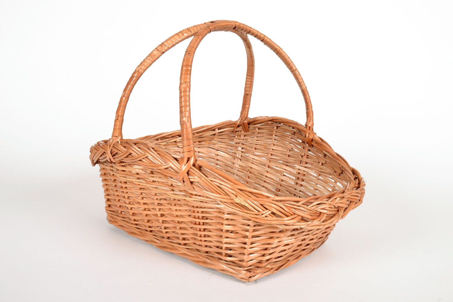Woven basket with two handles photo 3