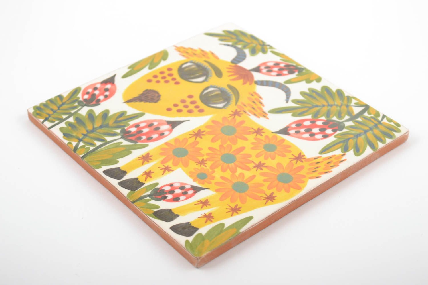Handgemachte kleine schöne Keramik Fliese mit Muster mit Naturfarben im Ethno foto 4